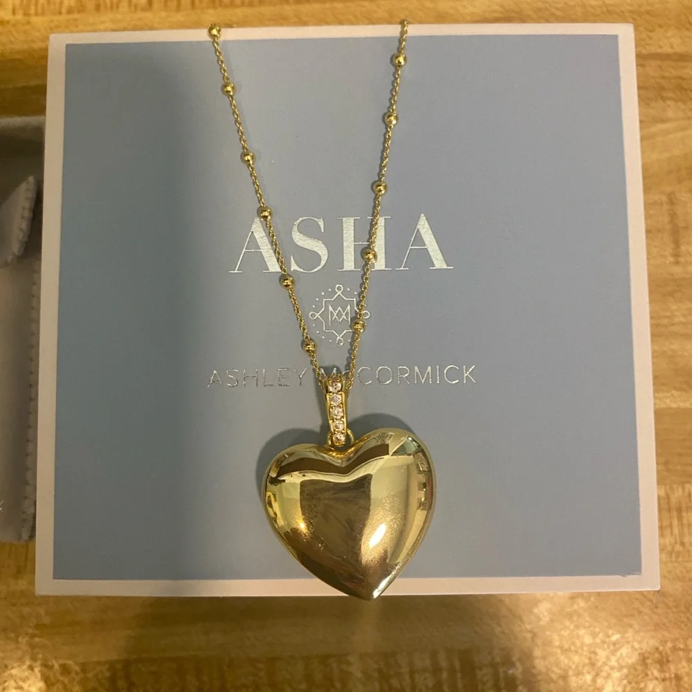 Beautiful Heart locket with 18” Florence chain by ASHA. Worn once. Gold dipped. - Picture 2 of 5